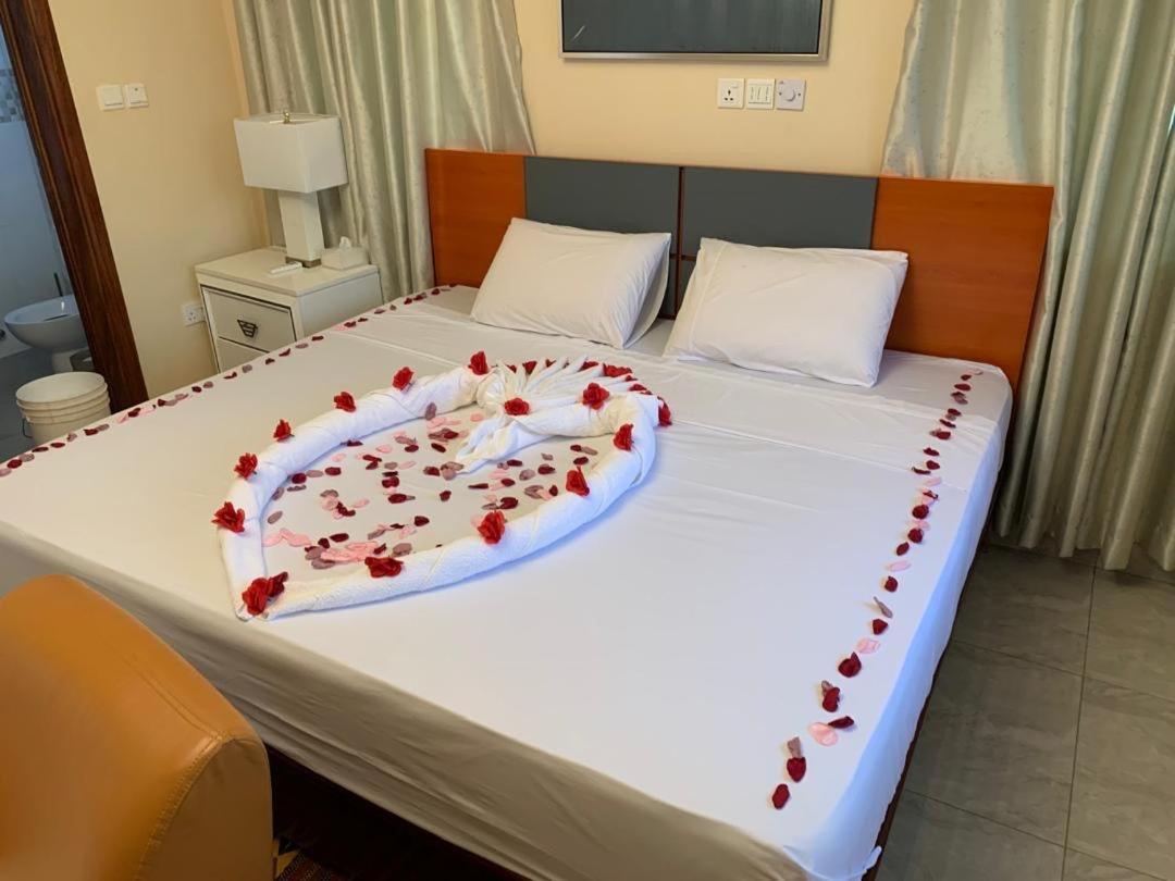 Seyramz Palace - Free Airport Pick Up - High Speed Starlink Wifi - Car Rental タマレ エクステリア 写真