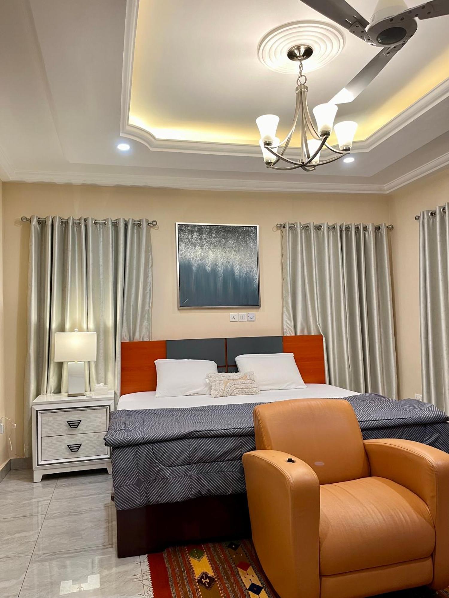Seyramz Palace - Free Airport Pick Up - High Speed Starlink Wifi - Car Rental タマレ エクステリア 写真