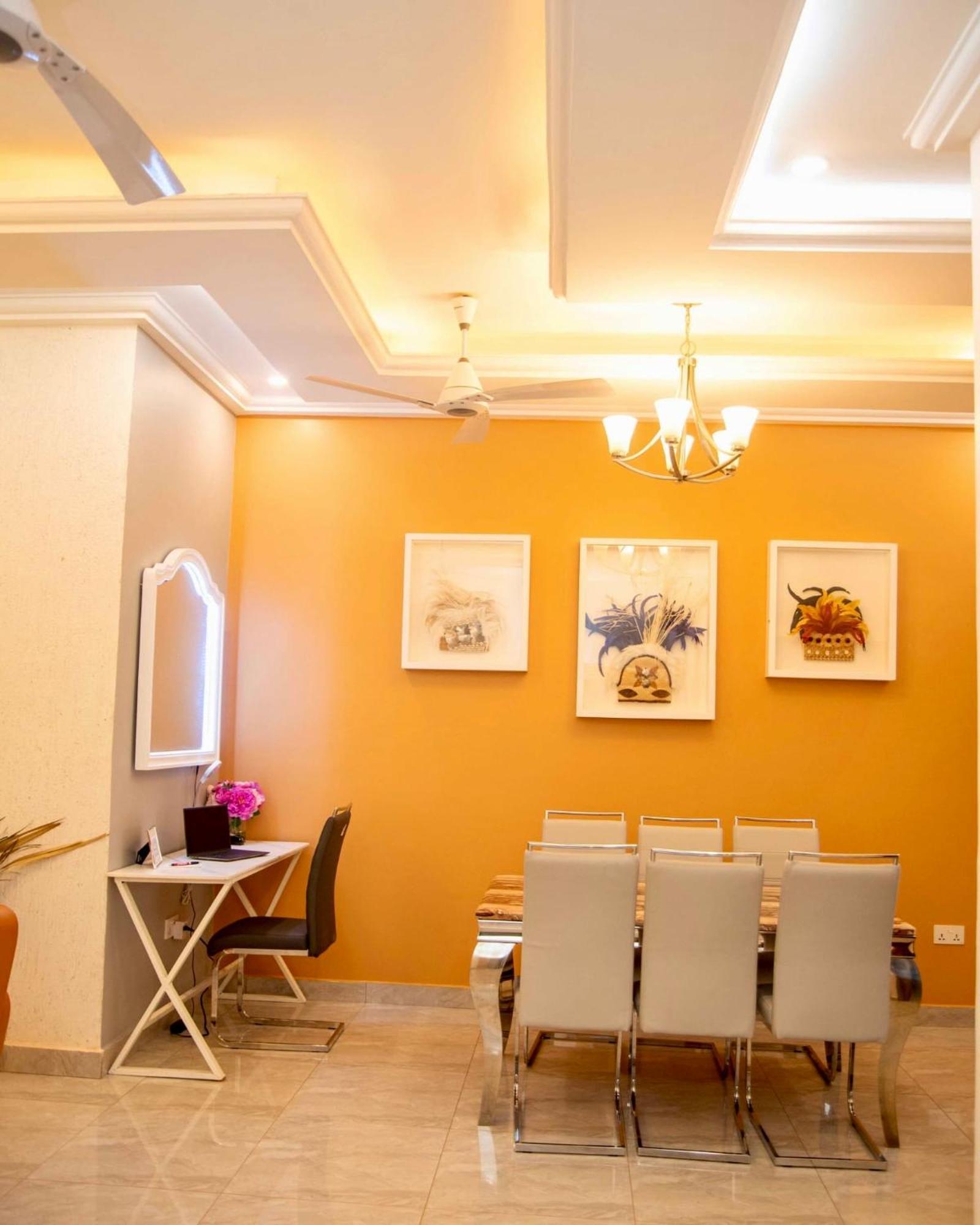 Seyramz Palace - Free Airport Pick Up - High Speed Starlink Wifi - Car Rental タマレ エクステリア 写真