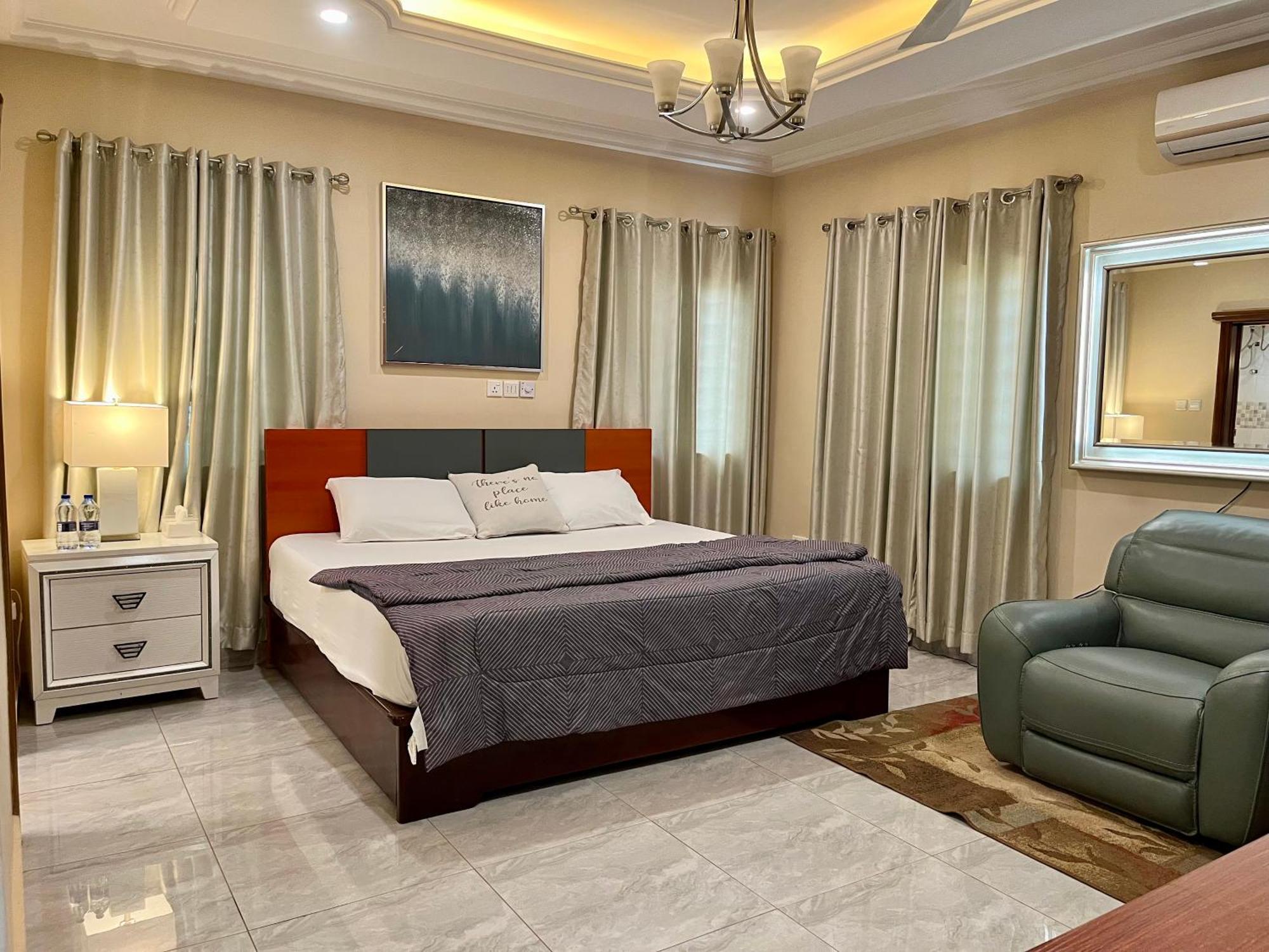 Seyramz Palace - Free Airport Pick Up - High Speed Starlink Wifi - Car Rental タマレ エクステリア 写真